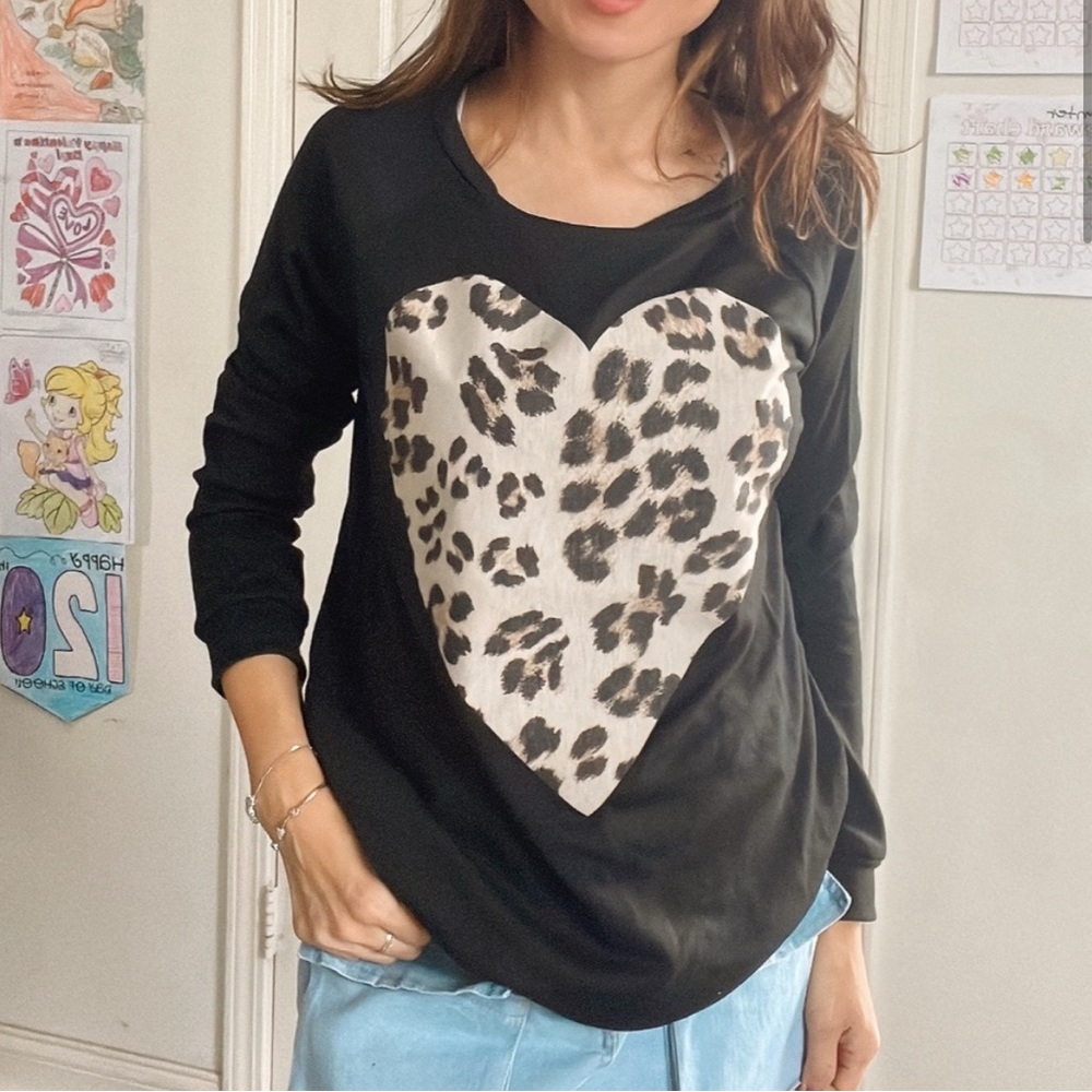 031 Cozy Leopard Print Heart French Terry Sweater Top - Picture 4 of 4
